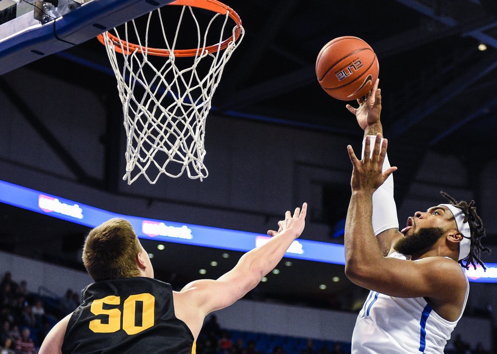 Billikens vs Mountaineers